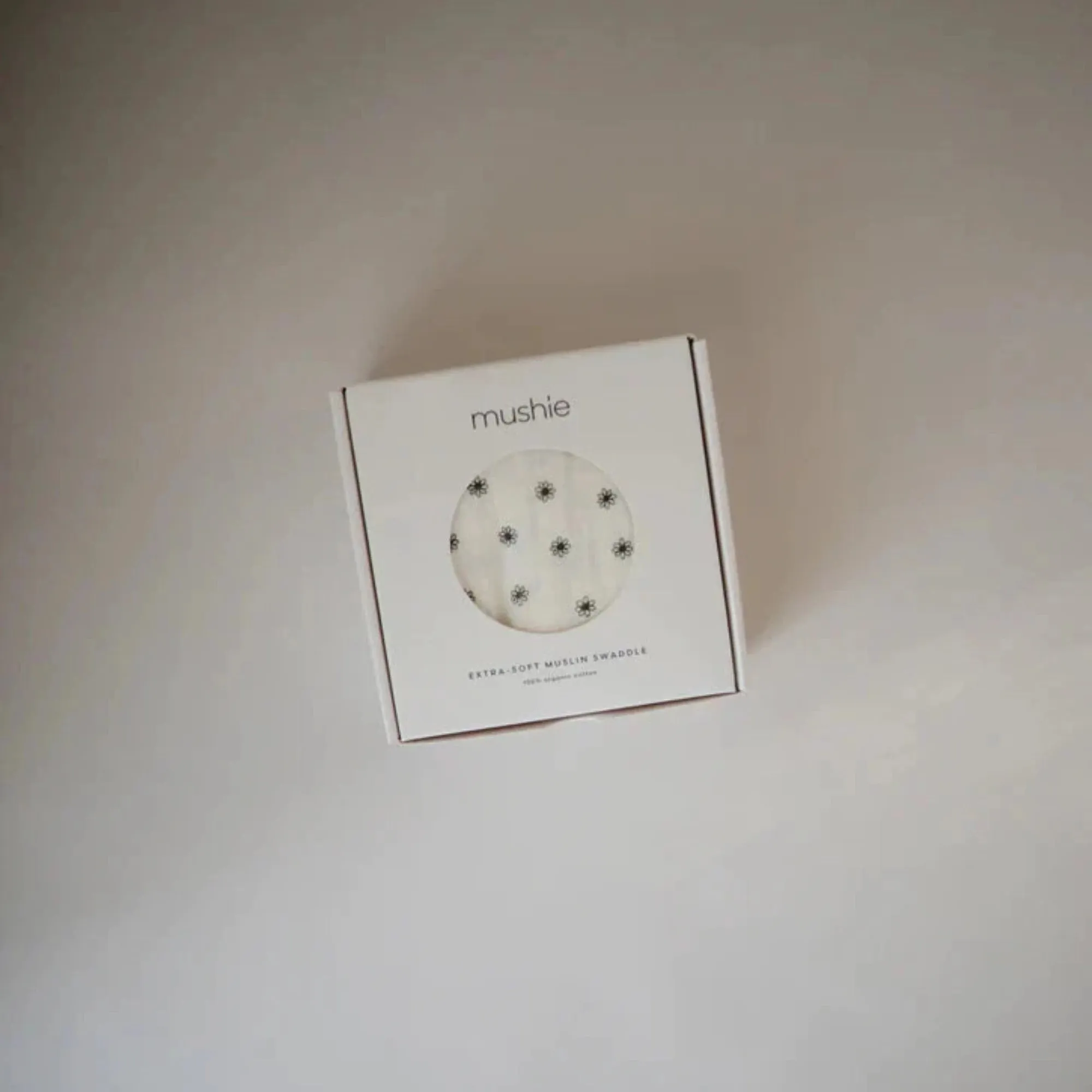 MUSHIES Muslin Swaddle Blanket Organic Cotton - Black Daisy